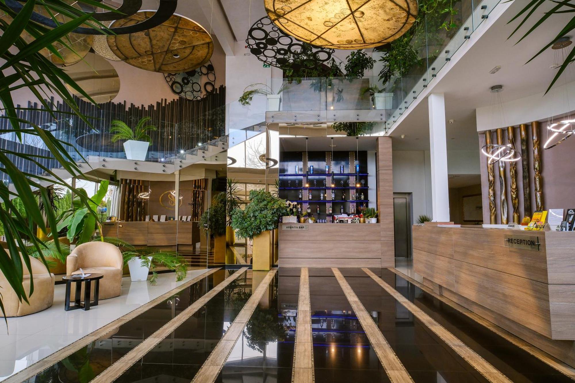 Hotel Crystal Light Nis Exterior photo